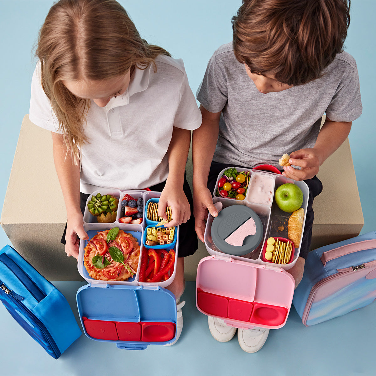 b.box: pudełko śniadaniowe z wkładem chłodzącym Lunchbox New School