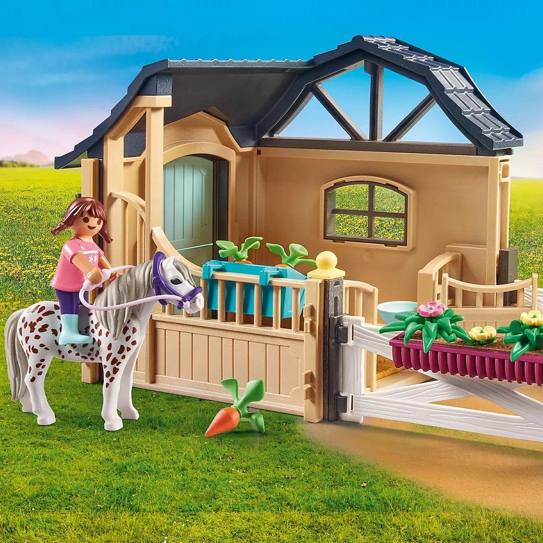 Playmobil 70337 - rozbudowa stajni Country z 3 końmi i 4 figurkami