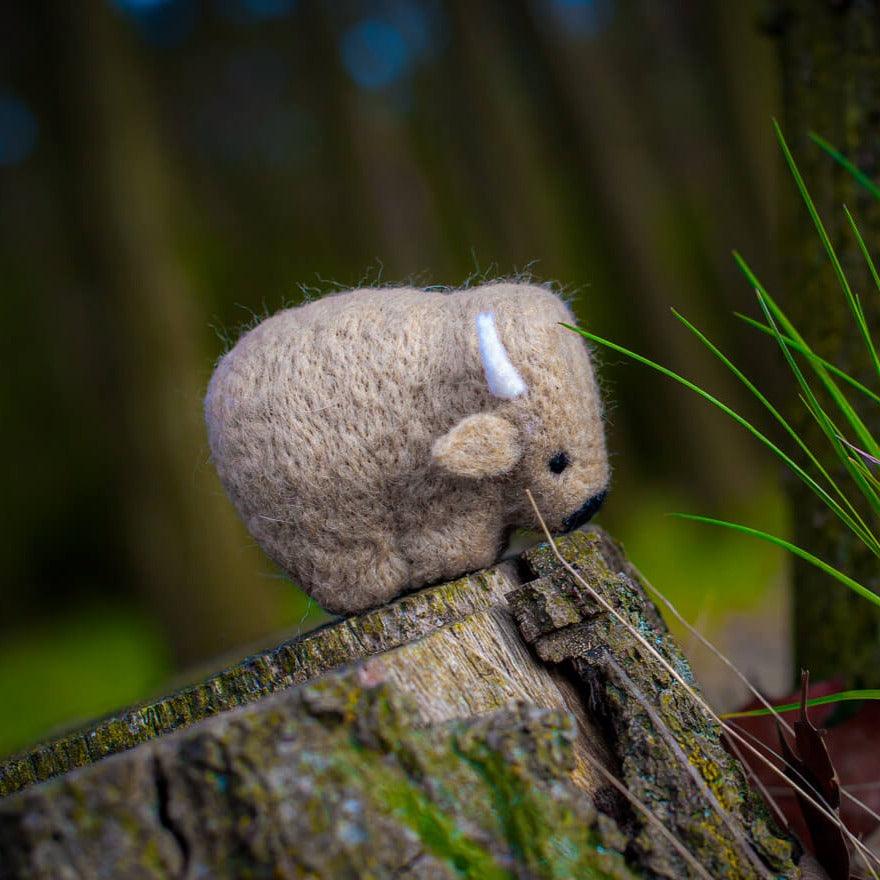 Agna Wool Art: zestaw kreatywny do filcowania na sucho Żubr - Noski Noski