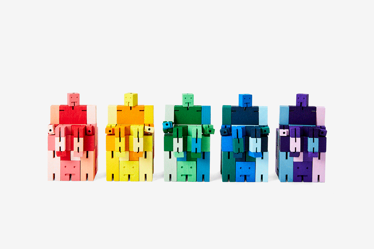 Areaware: drewniany elastyczny robot Cubebot Micro Capsule Collection - Noski Noski