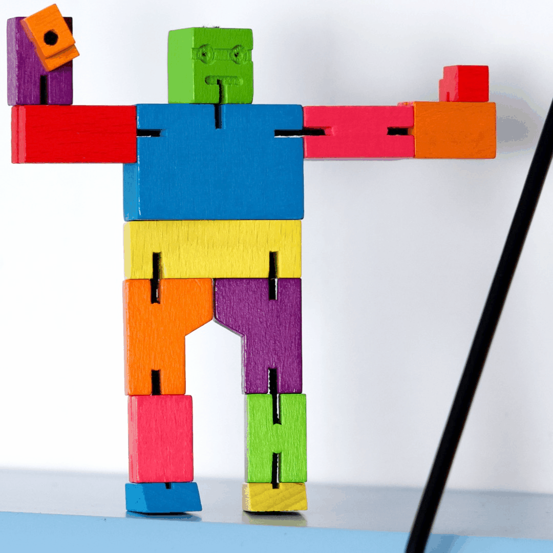 Areaware: drewniany elastyczny robot Cubebot Small - Noski Noski