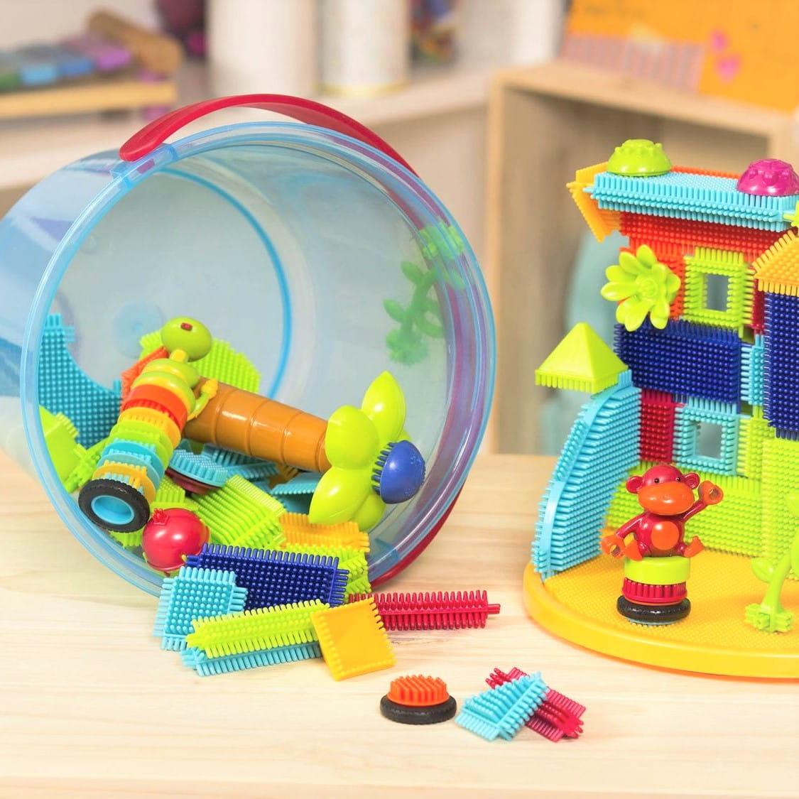 Bristle Blocks: klocki jeżyki w wiaderku Jungle Adventure Bucket 128 el. - Noski Noski