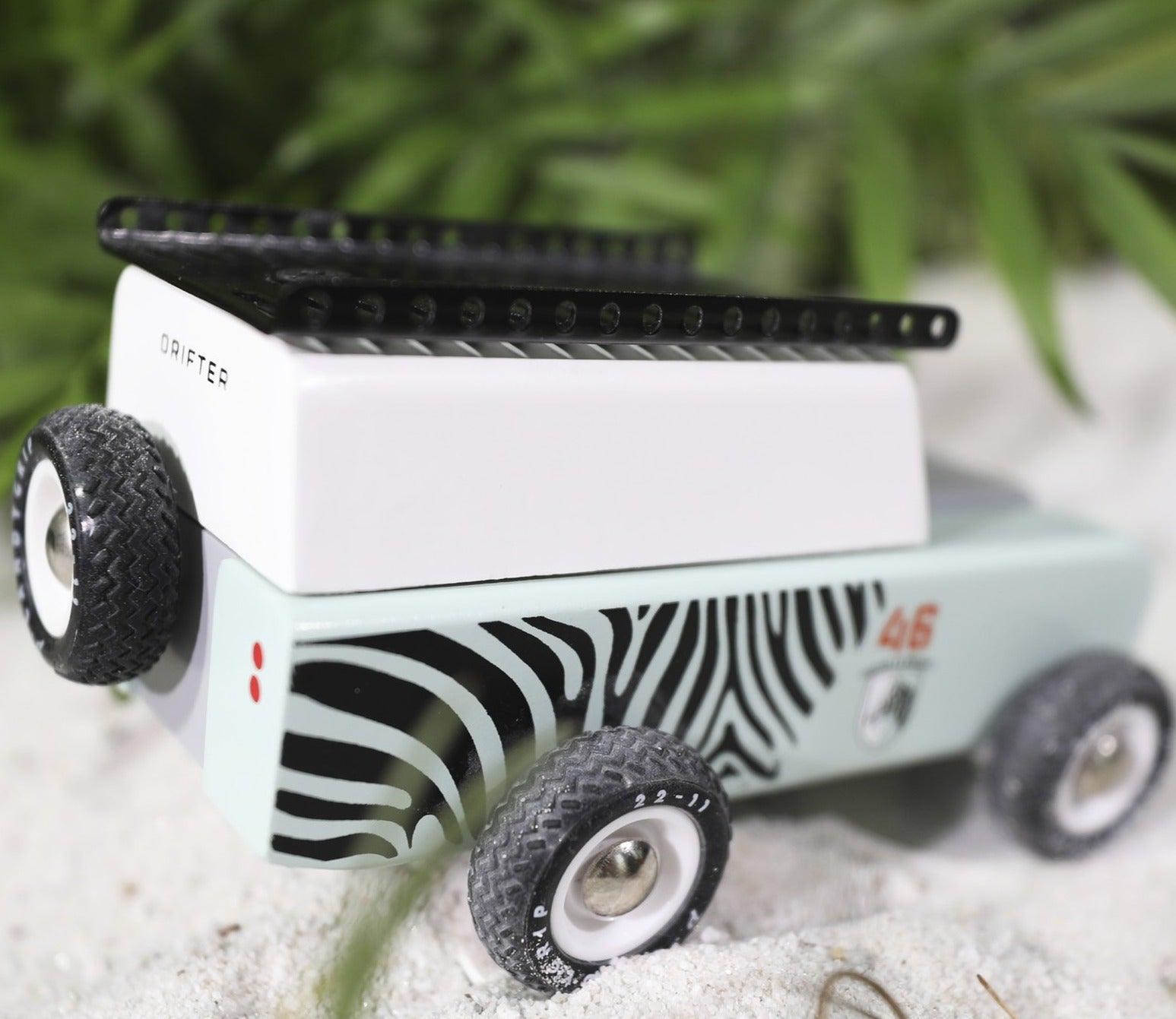 Candylab Toys: drewniany samochód Drifter Zebra - Noski Noski