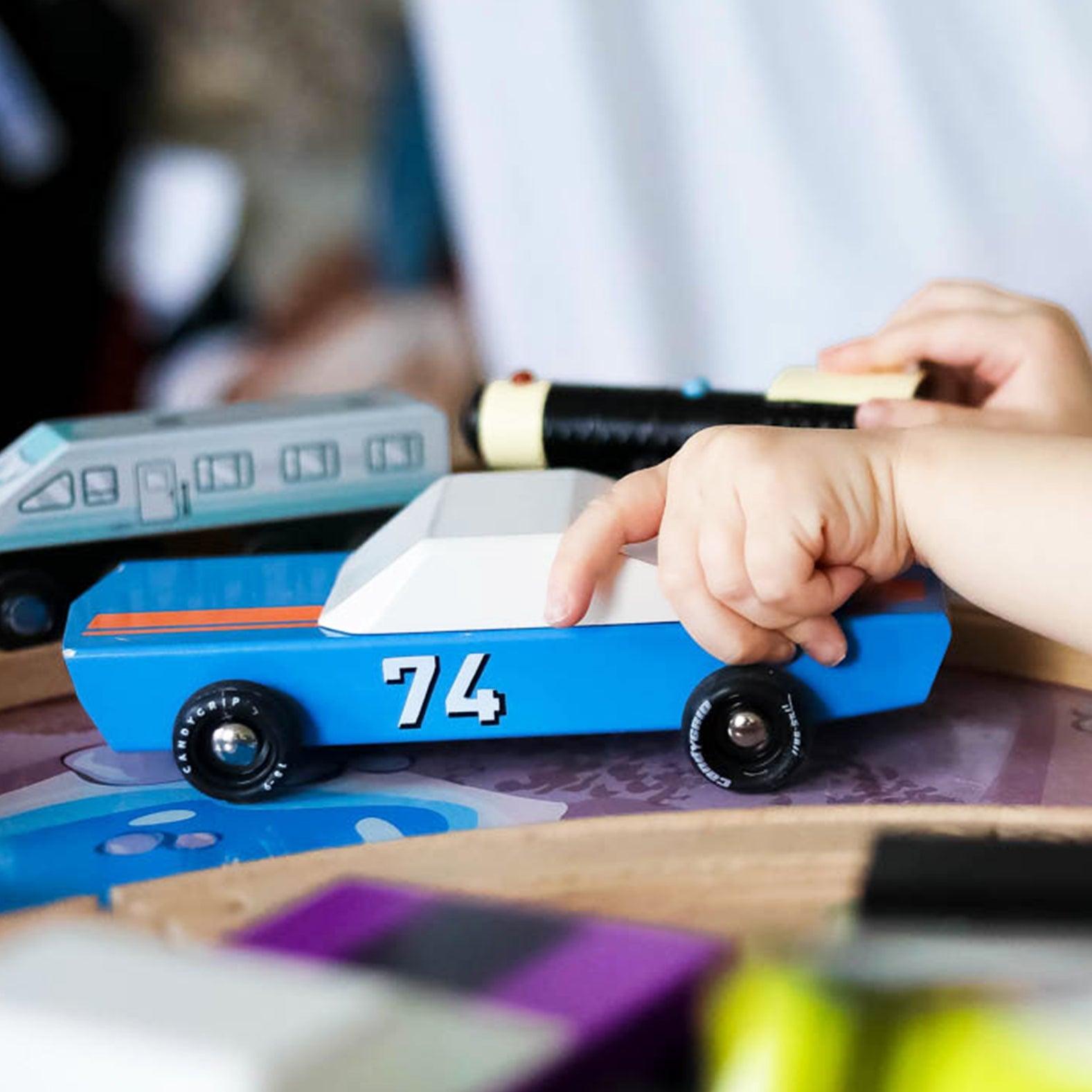 Candylab Toys: drewniany samochód Speed Racer Blu 74 - Noski Noski