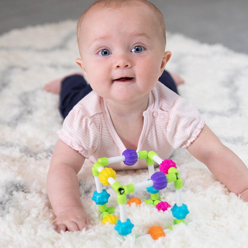 Fat Brain Toys: kostka sensoryczna dla niemowląt Quubi - Noski Noski