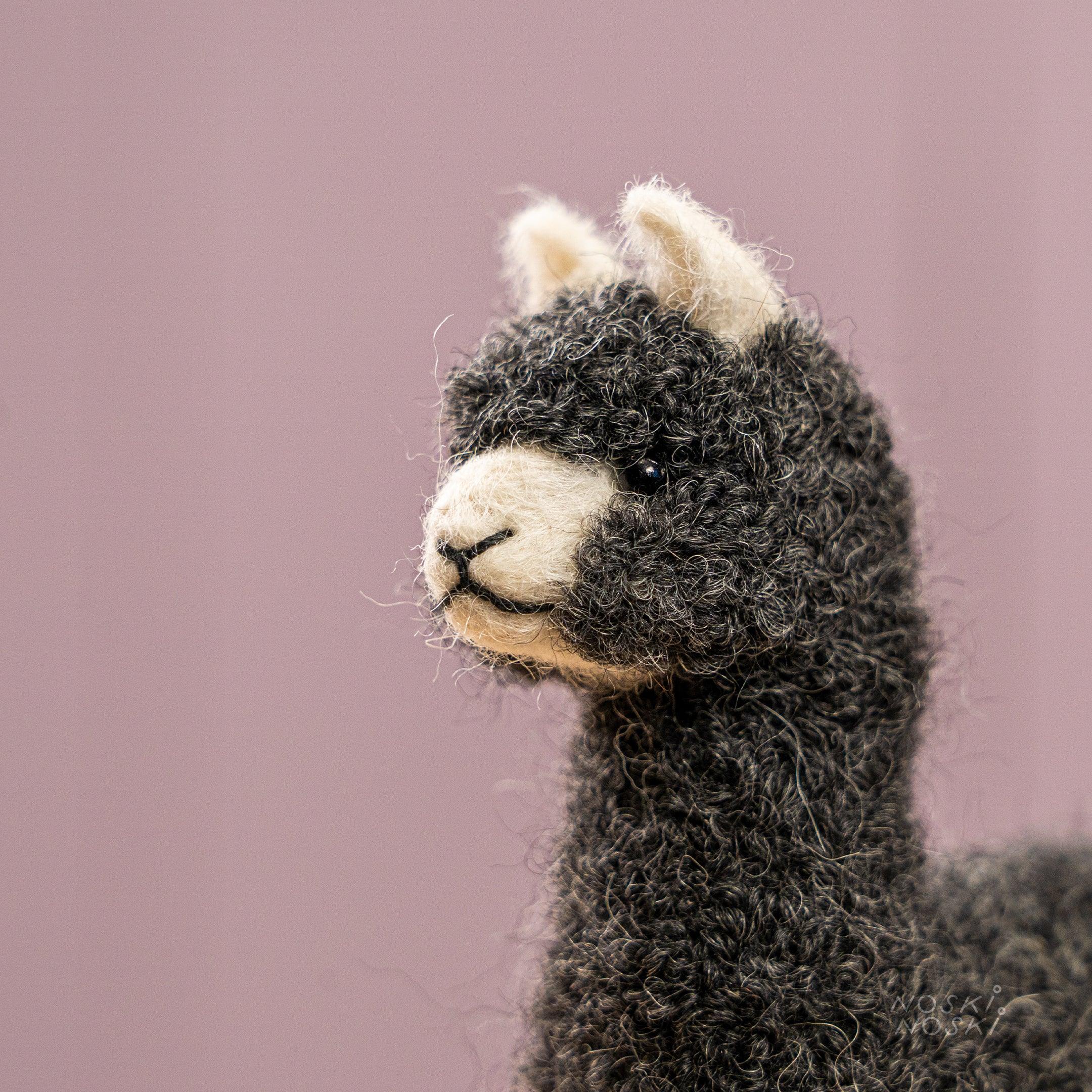 Gabo Wool: wełniana figurka alpaka Baby Alpaca 11 cm - Noski Noski