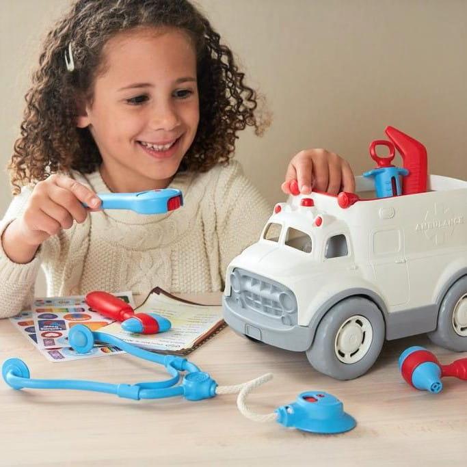 Green Toys: karetka pogotowia i mały lekarz Ambulance - Noski Noski