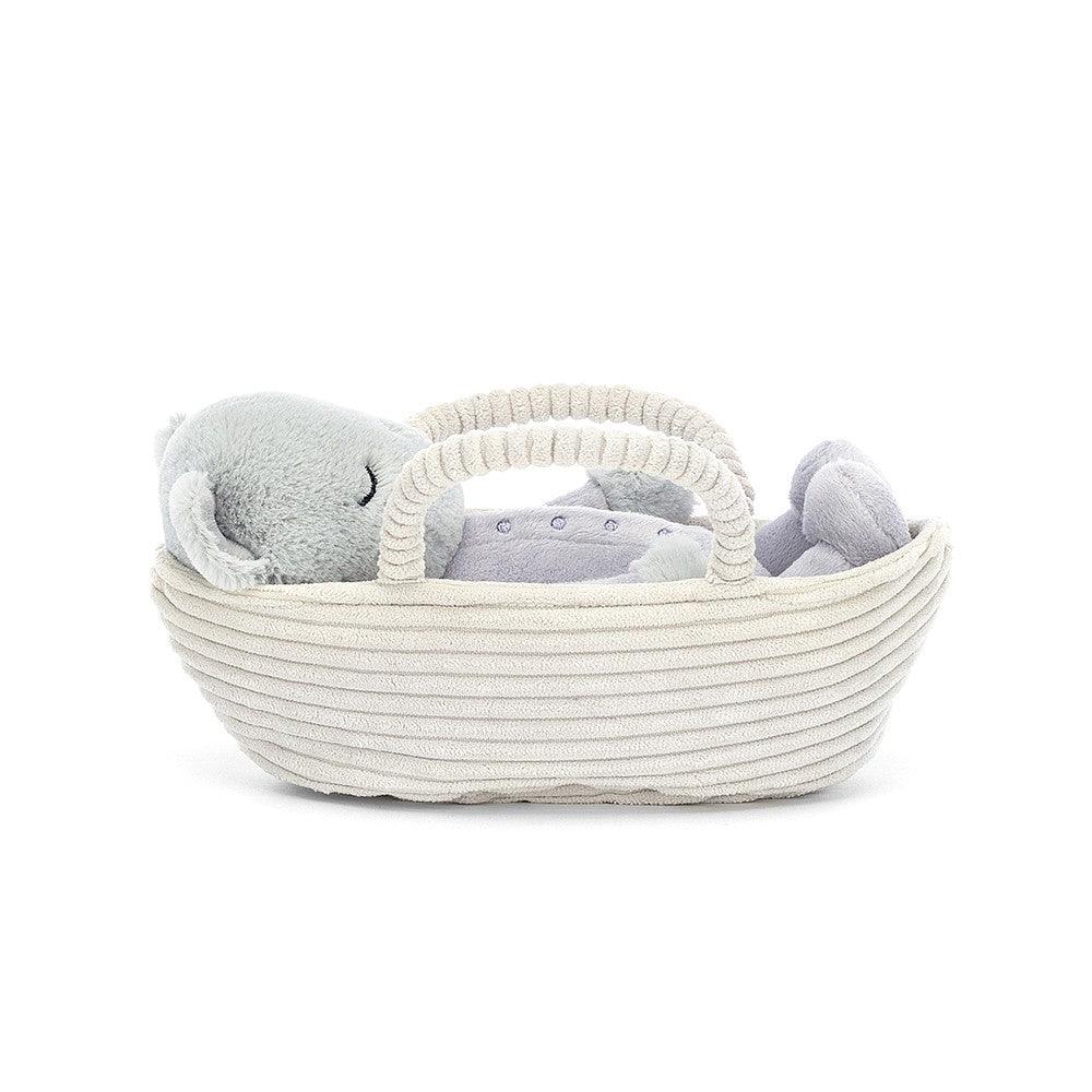 Jellycat: przytulanka śpiący kotek w koszyku Rock-A-Bye Kitten 19 cm - Noski Noski