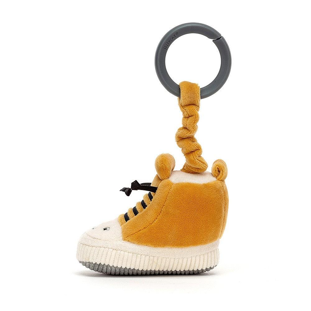 Jellycat: wibrująca zawieszka but Amuseable Kicketty Sneaker Jitter 9 cm - Noski Noski