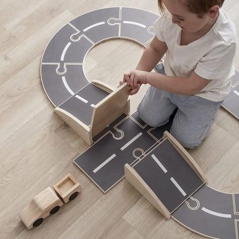 Kid's Concept: drewniana droga do układania Aiden 18 el. - Noski Noski