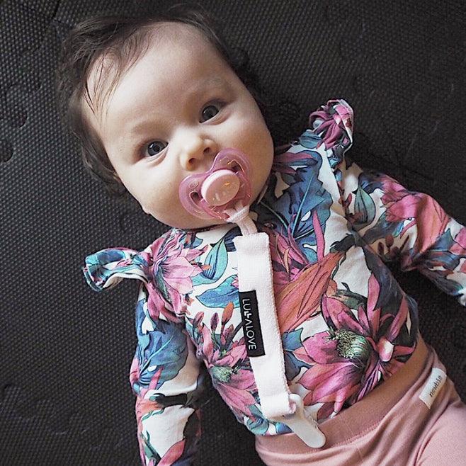 Lullalove: dzianinowa zawieszka do smoczka - Noski Noski
