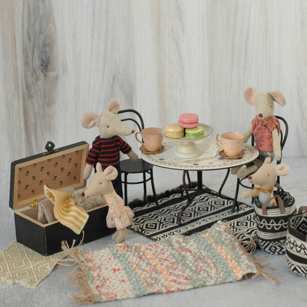 Maileg: musztardowy dywanik Miniature Rug - Noski Noski