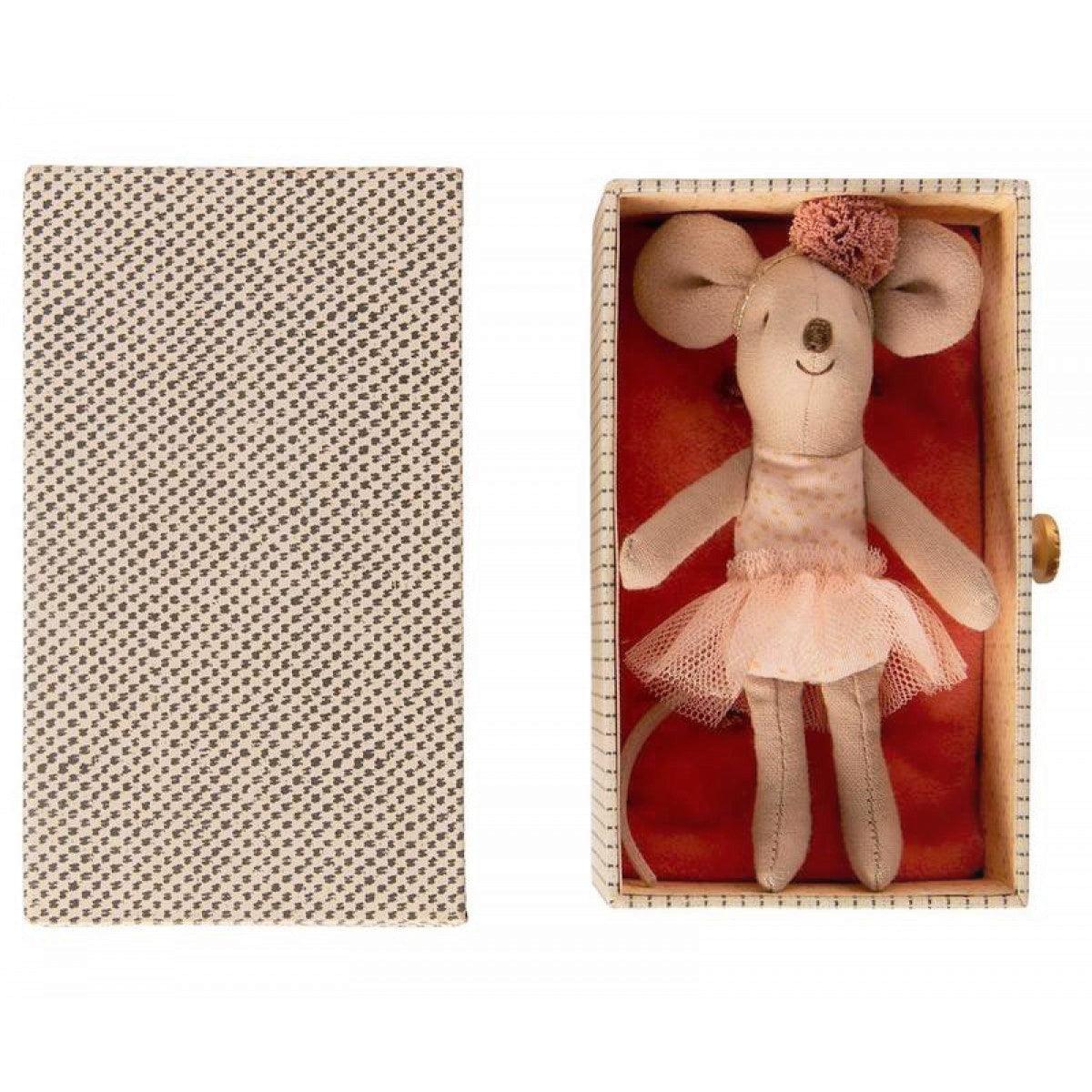 Maileg: myszka tancerka w szufladzie Mouse in Daybed Little Sister 10 cm - Noski Noski