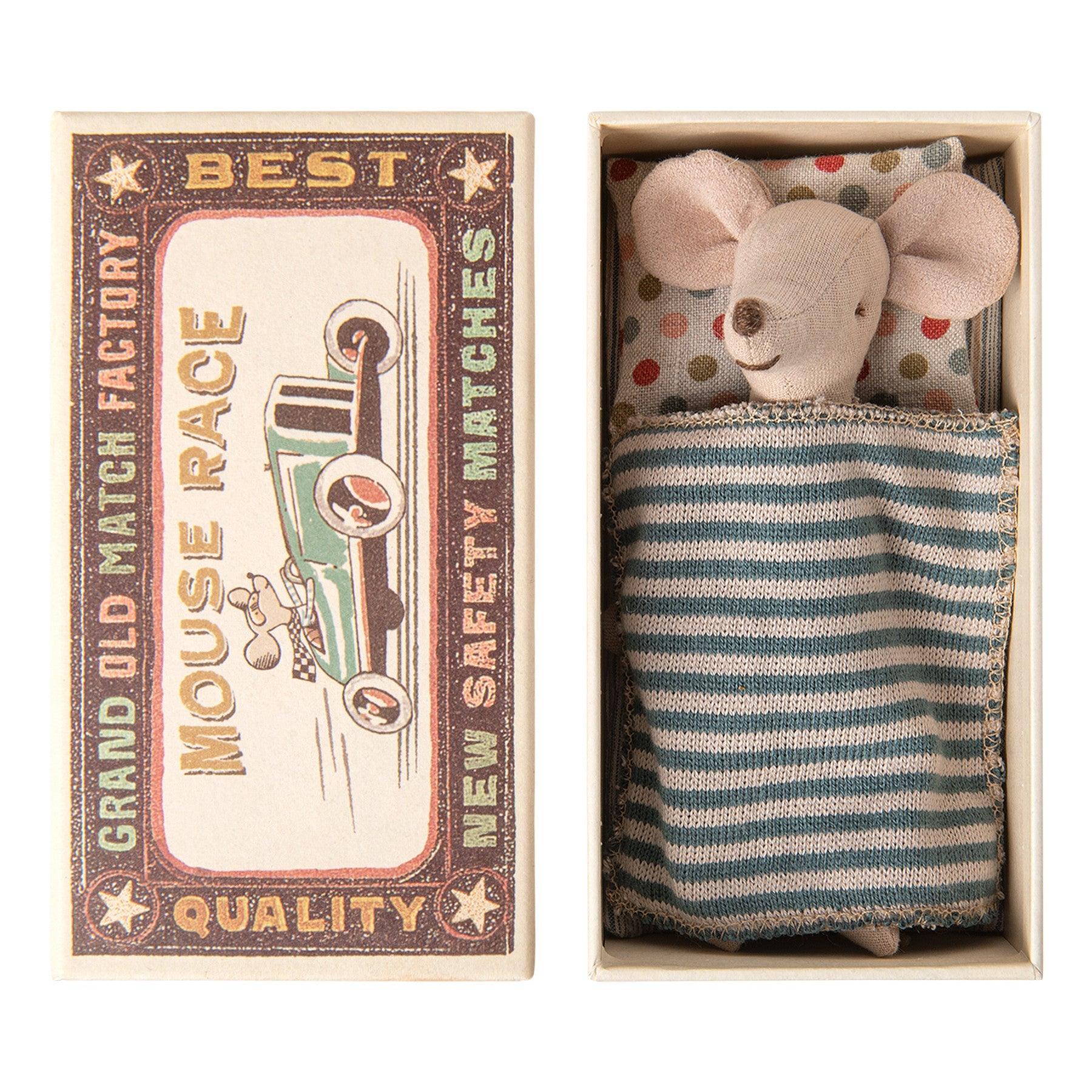 Maileg: myszka w pudełku Mouse in Matchbox Big Brother 13 cm - Noski Noski