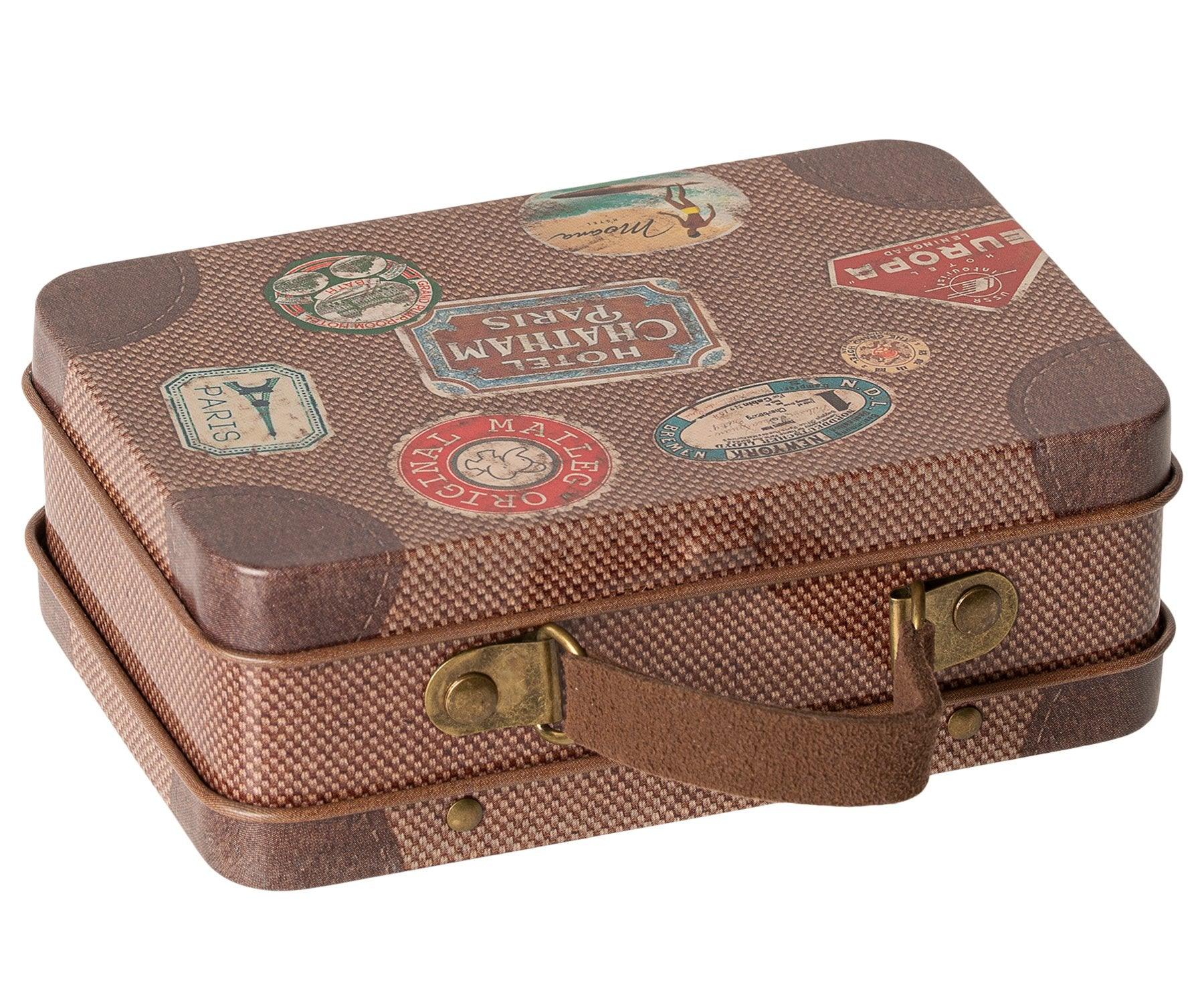 Maileg: myszka w walizce Christmas Mouse in Suitcase Little Brother - Noski Noski