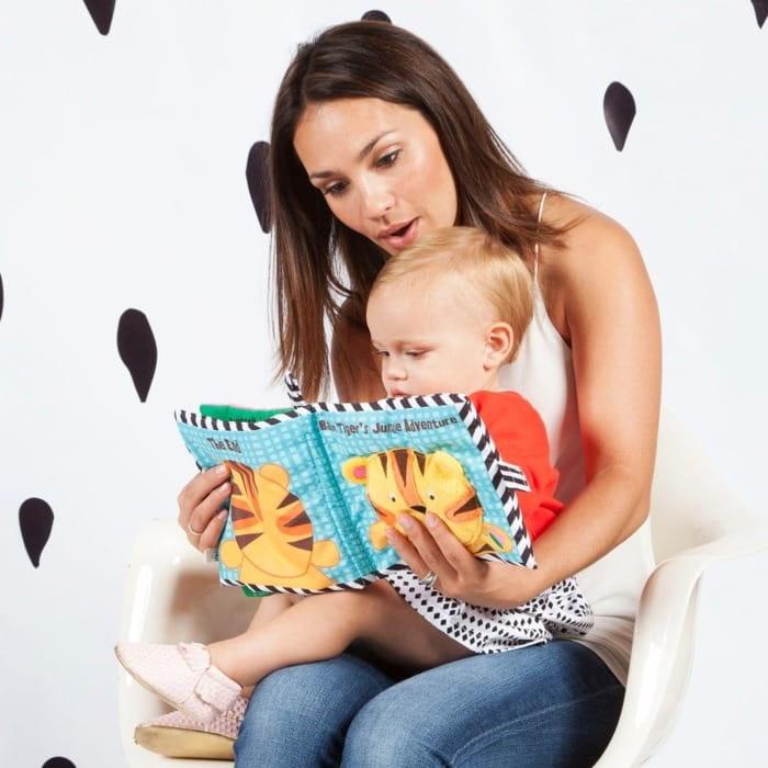 Manhattan Toy: miękka książeczka aktywnościowa Baby Tiger's Jungle Adventure - Noski Noski