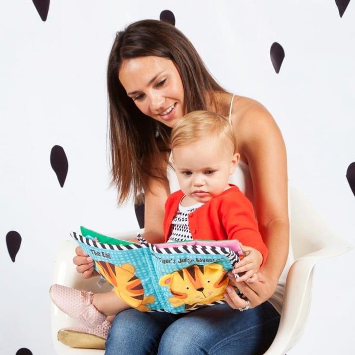 Manhattan Toy: miękka książeczka aktywnościowa Baby Tiger's Jungle Adventure - Noski Noski