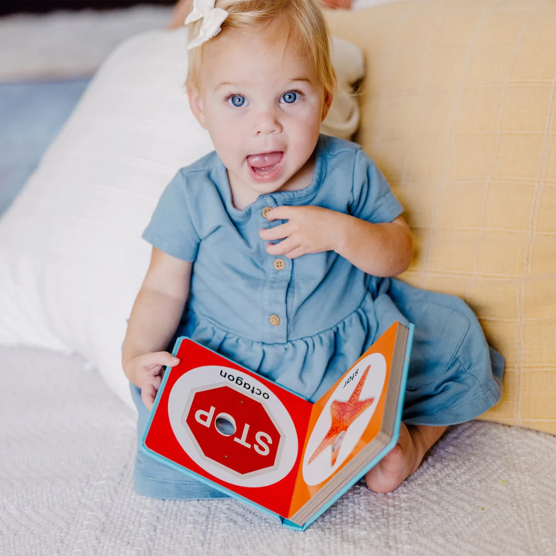 Melissa & Doug: książeczka z przyciskami Poke-a-Dot First Shapes - Noski Noski