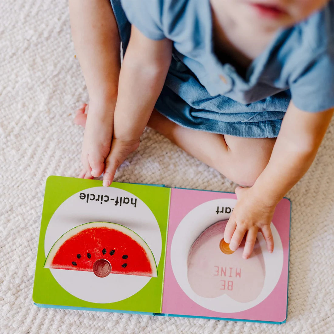 Melissa & Doug: książeczka z przyciskami Poke-a-Dot First Shapes - Noski Noski
