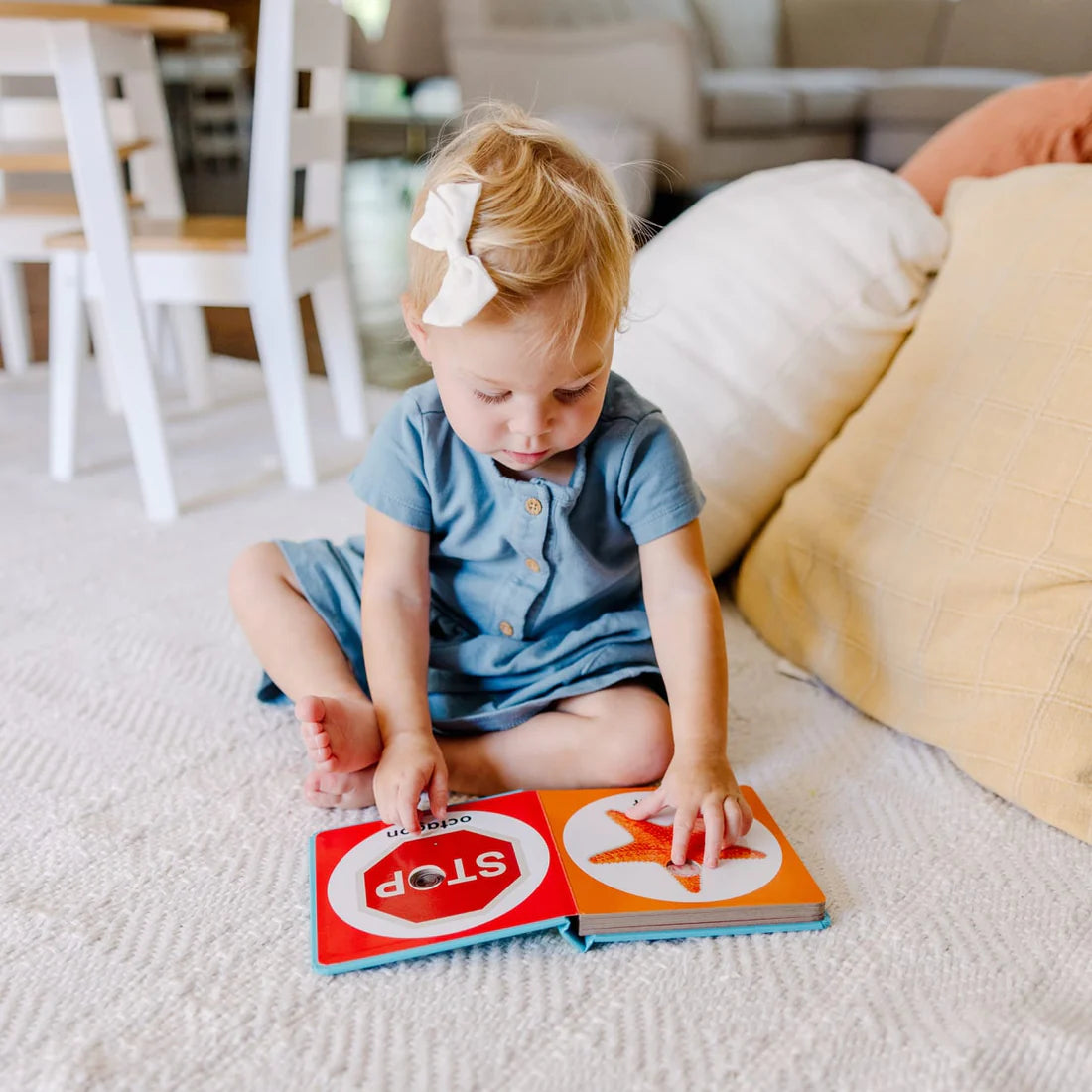 Melissa & Doug: książeczka z przyciskami Poke-a-Dot First Shapes - Noski Noski