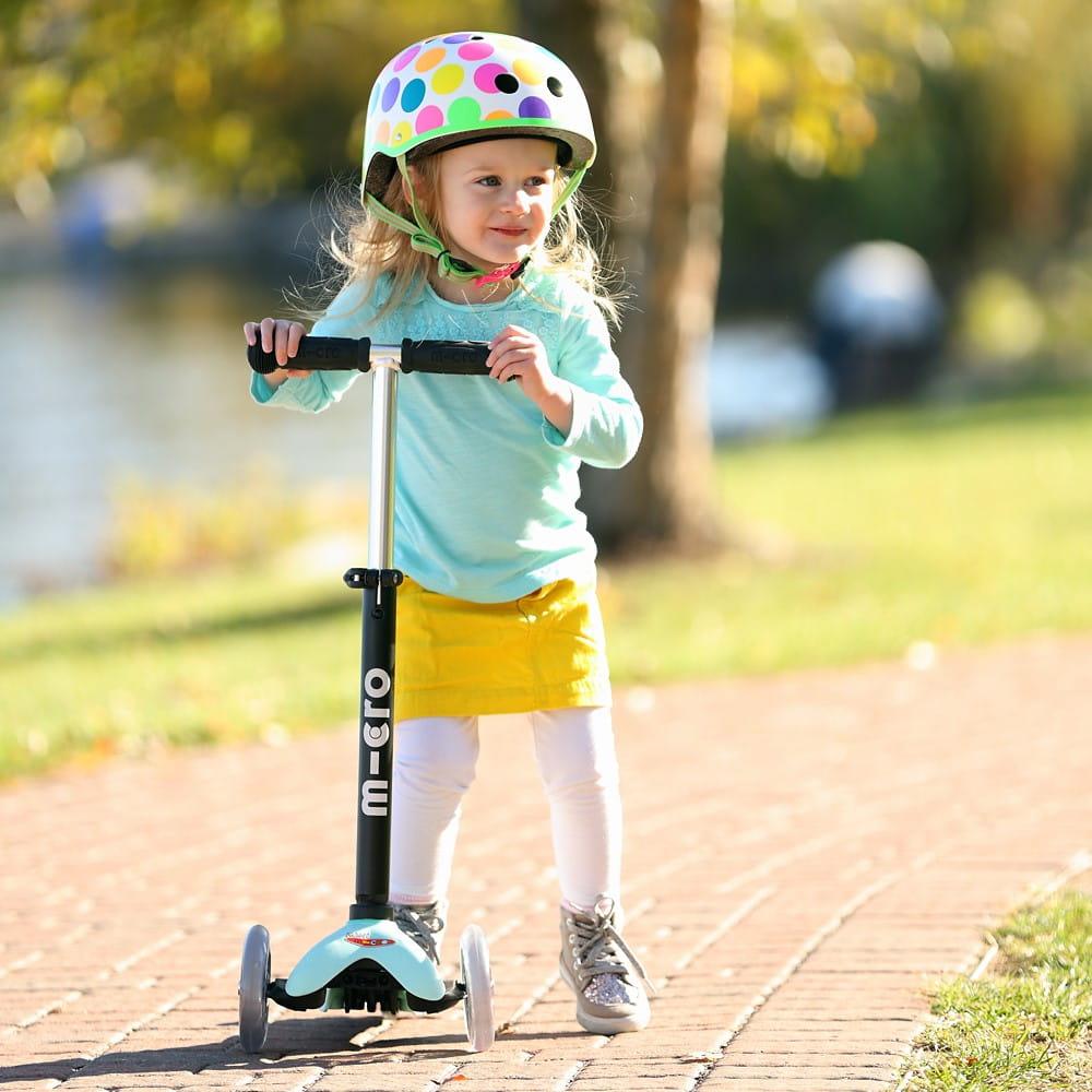 Micro: hulajnoga z drążkiem Mini Micro Mini2go Deluxe Plus - Noski Noski