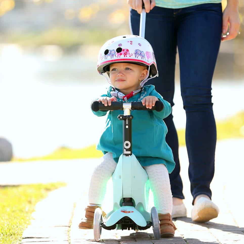Micro: hulajnoga z drążkiem Mini Micro Mini2go Deluxe Plus - Noski Noski