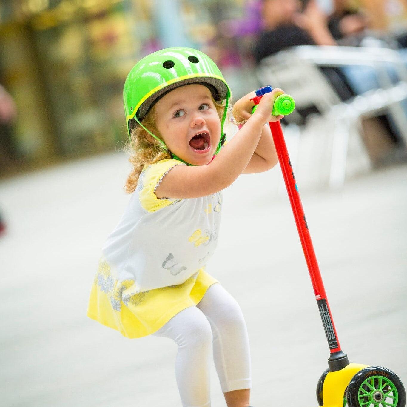 Micro: kask dla dzieci zielony Neon Green - Noski Noski