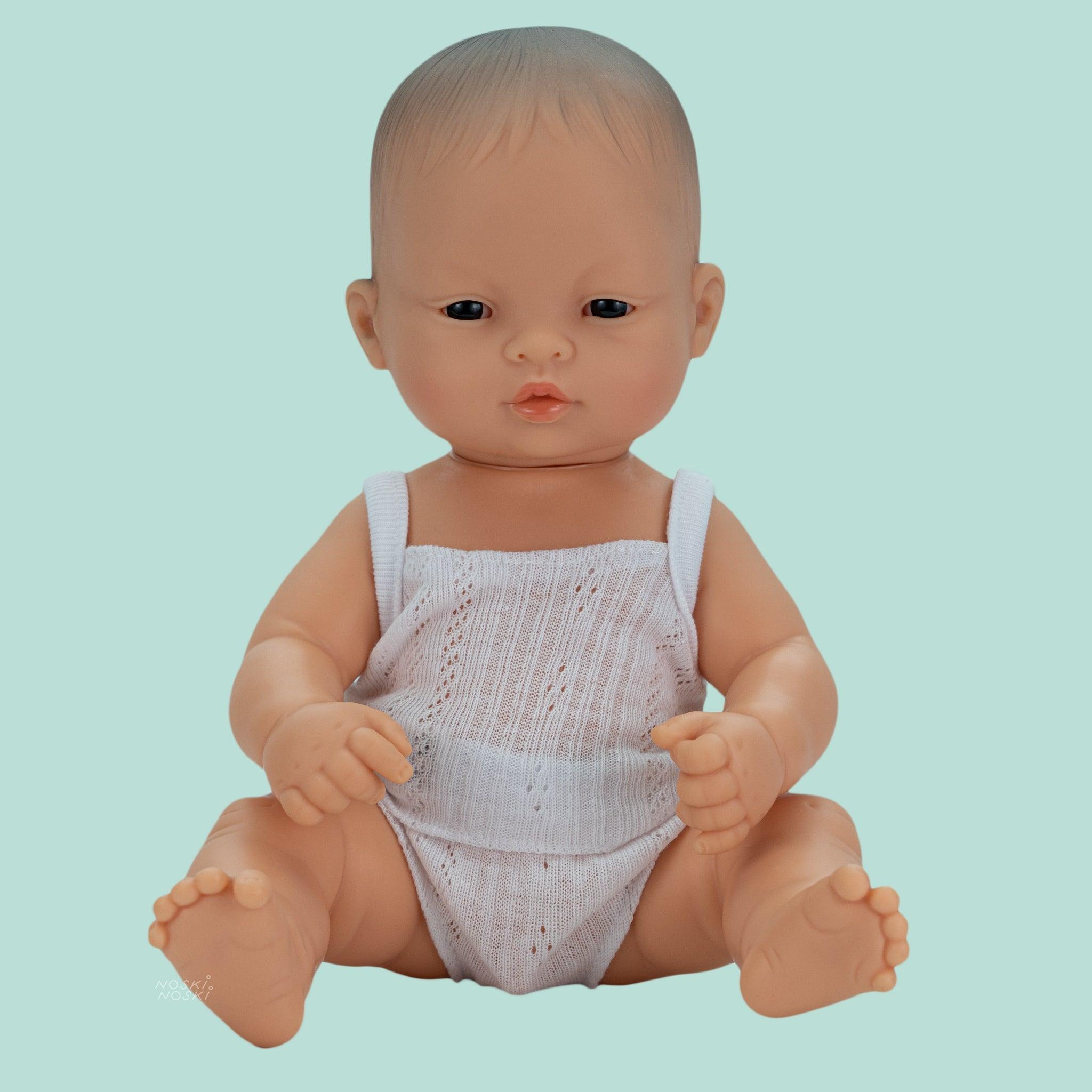 Miniland: lalka dzidziuś chłopiec Azjata 32 cm - Noski Noski