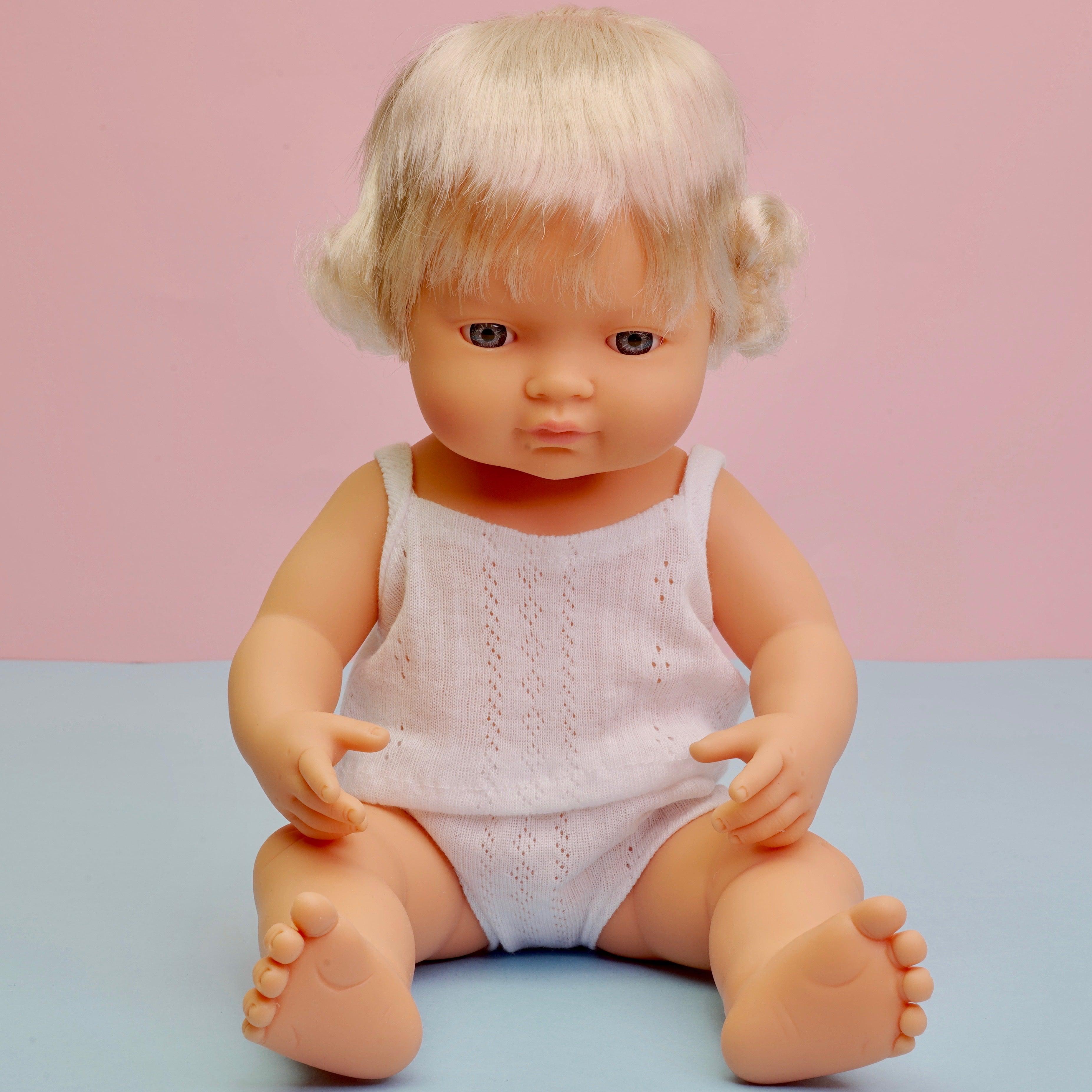 Miniland: lalka dziewczynka Europejka 38 cm - Noski Noski