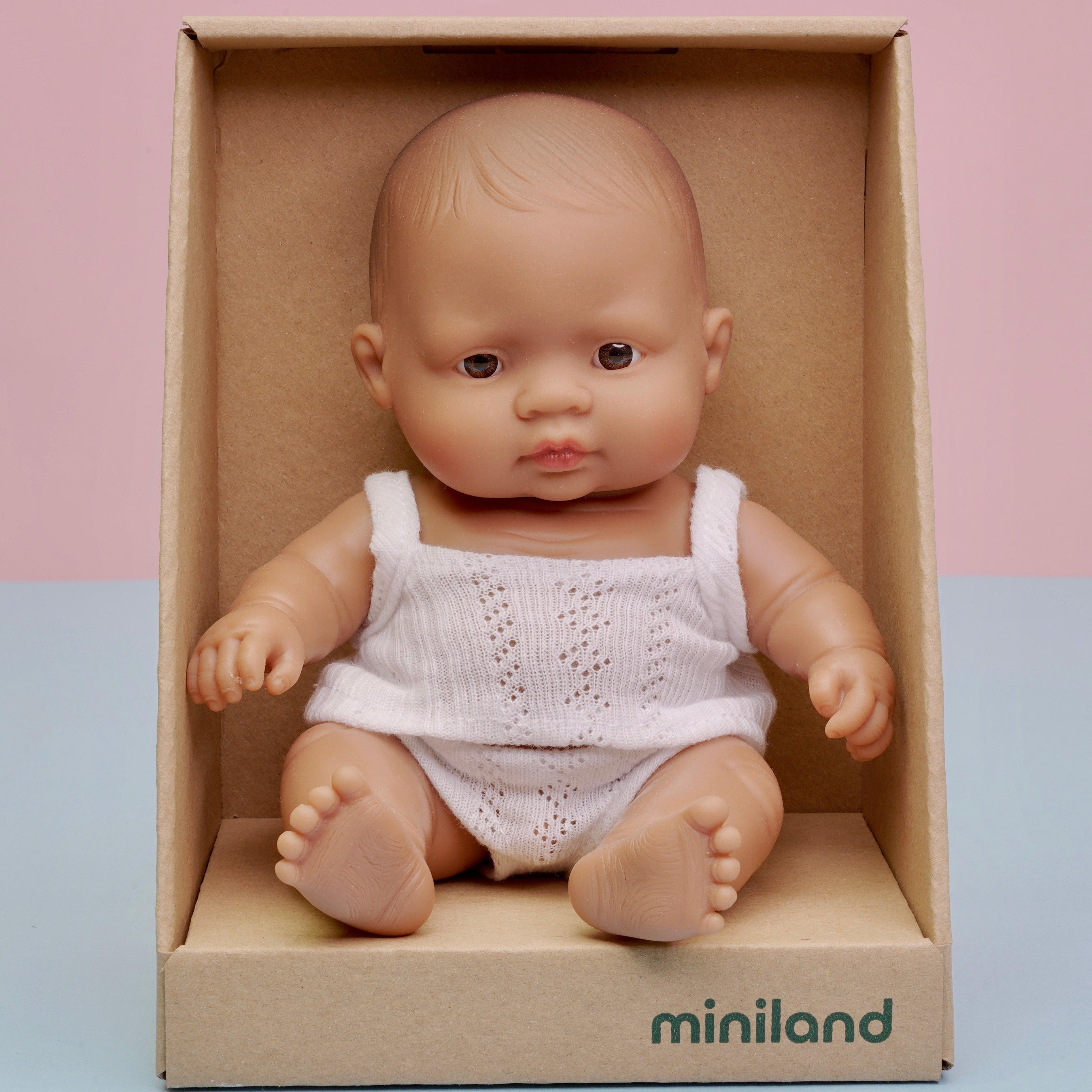 Miniland: mini lalka dzidziuś chłopiec Latynos 21 cm - Noski Noski