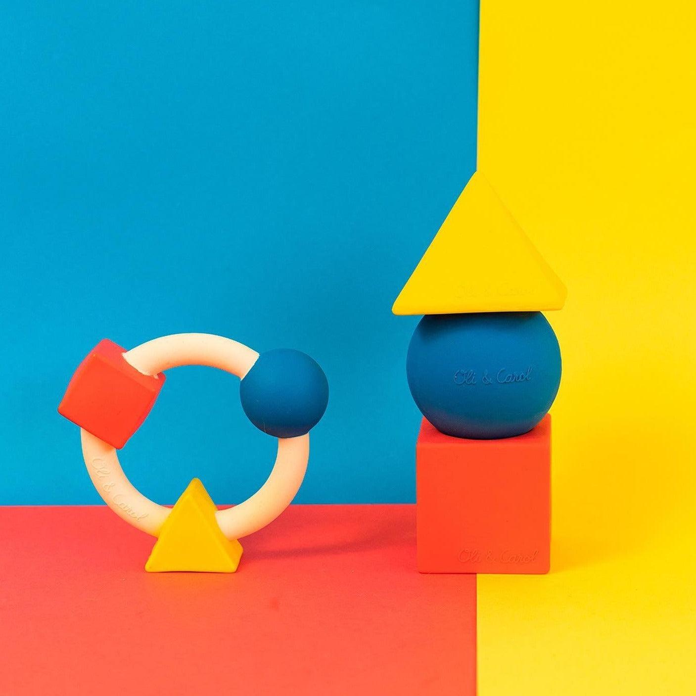 Oli and Carol: okrągły gryzak figury geometryczne Bauhaus - Noski Noski