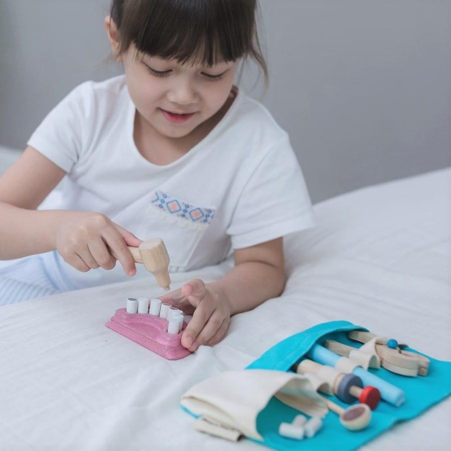 Plan Toys: drewniany zestaw Dentysta - Noski Noski