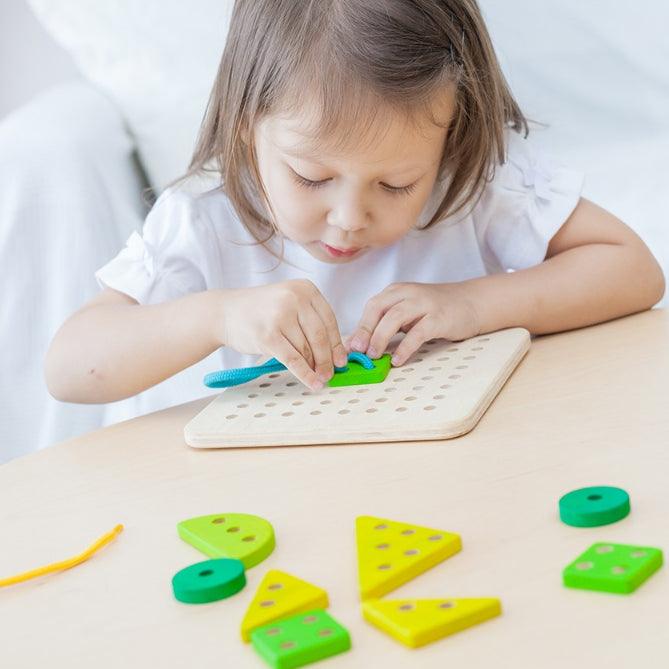 Plan Toys: tabliczka przewlekanka Lacing Board - Noski Noski