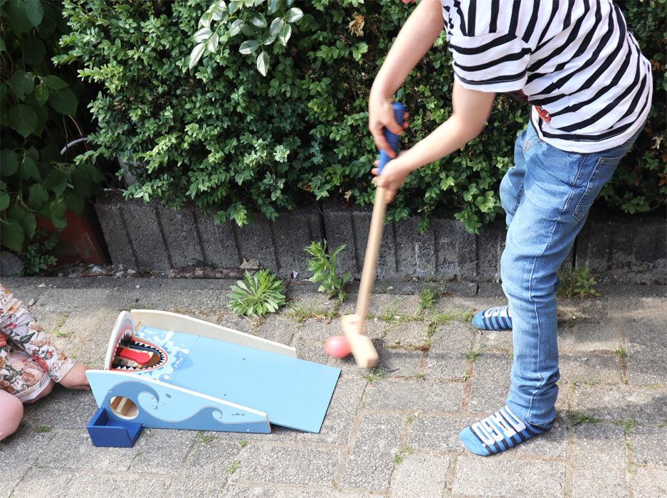 Small Foot: drewniana gra zręcznościowa mini golf Shark Attack - Noski Noski