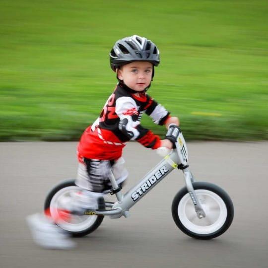 Strider: rowerek biegowy Strider Classic 12 - Noski Noski