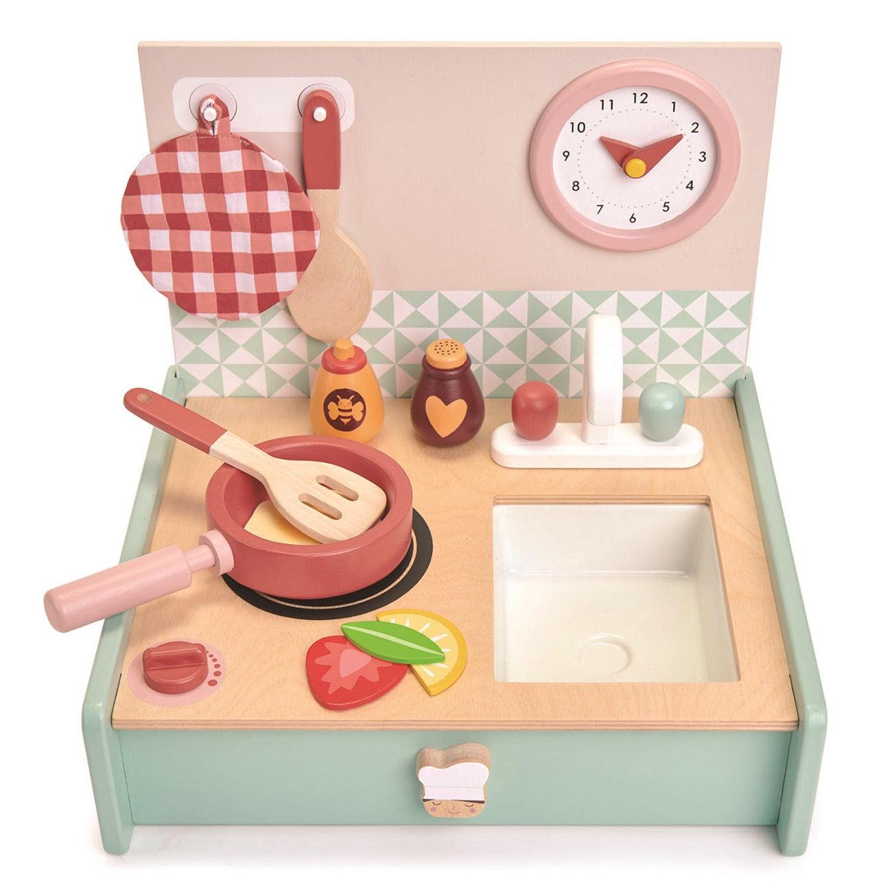 Tender Leaf Toys: drewniana kuchnia przenośna Mini Chef Kitchenette - Noski Noski