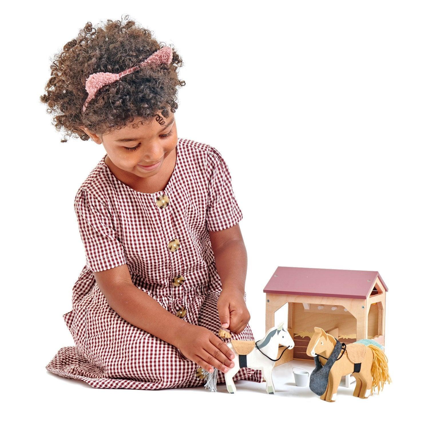 Tender Leaf Toys: drewniane figurki Stajnia i Konie - Noski Noski