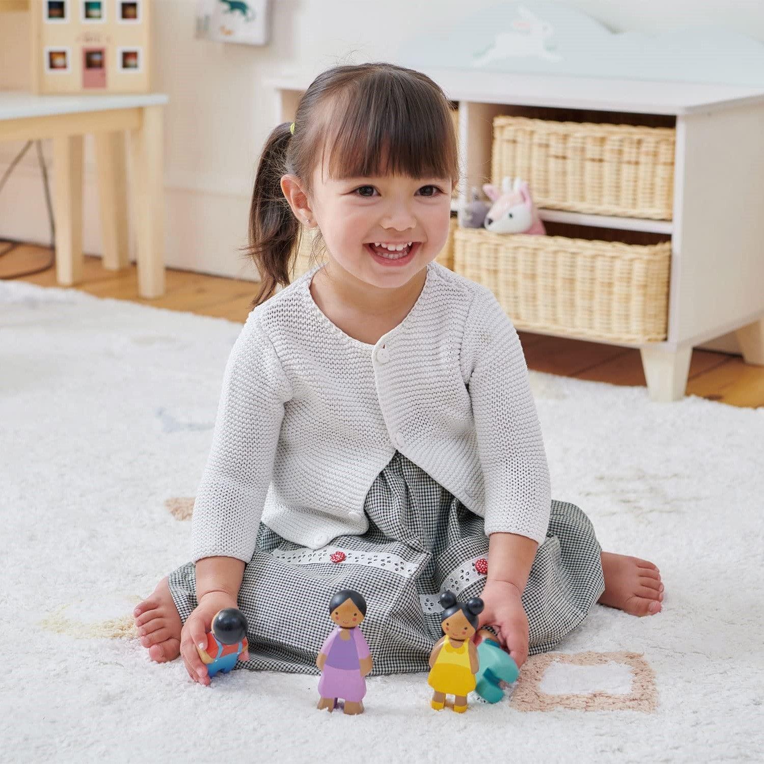 Tender Leaf Toys: laleczka rodzinka Sunny Doll - Noski Noski