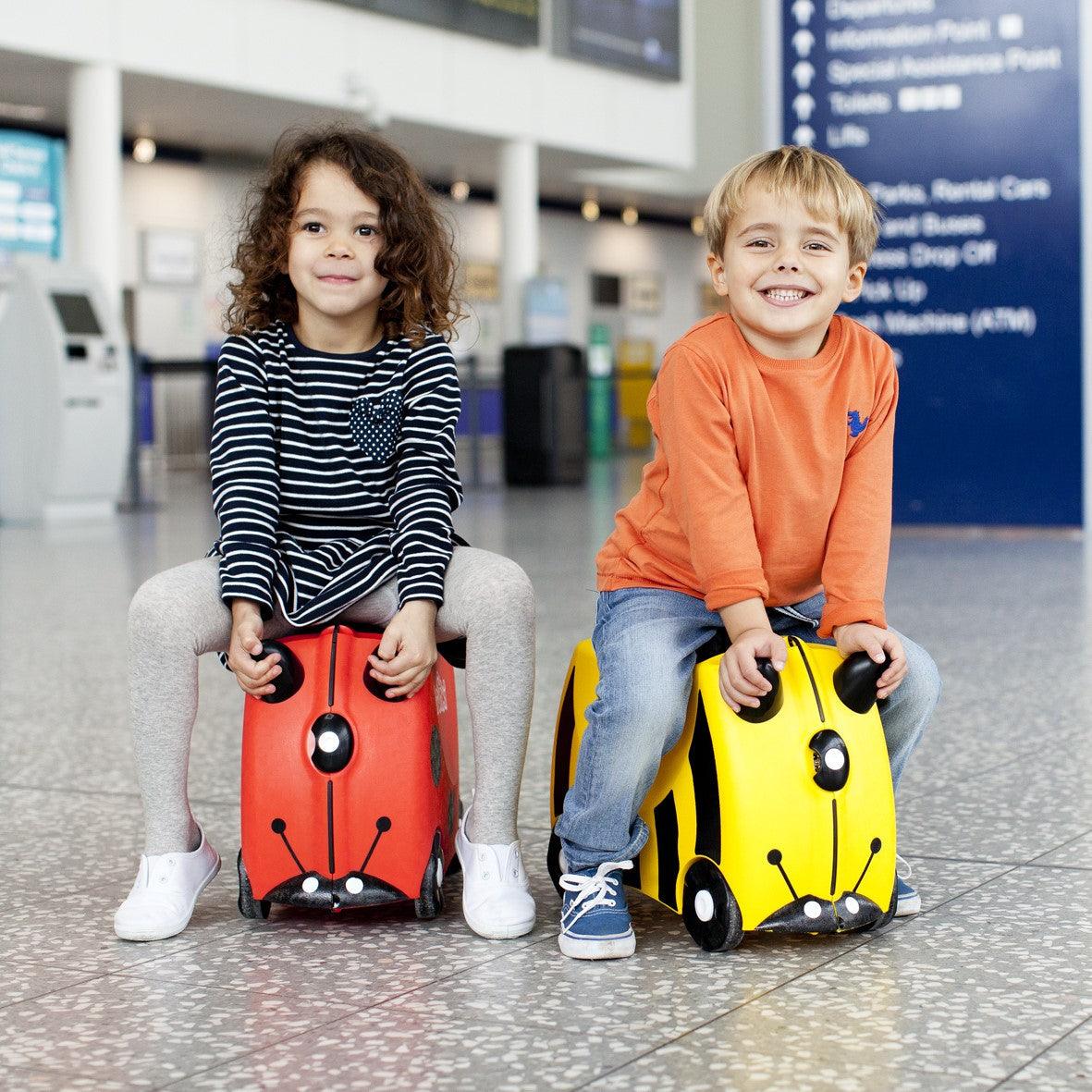 Trunki: jeżdżąca walizka dla dzieci biedronka Harley - Noski Noski