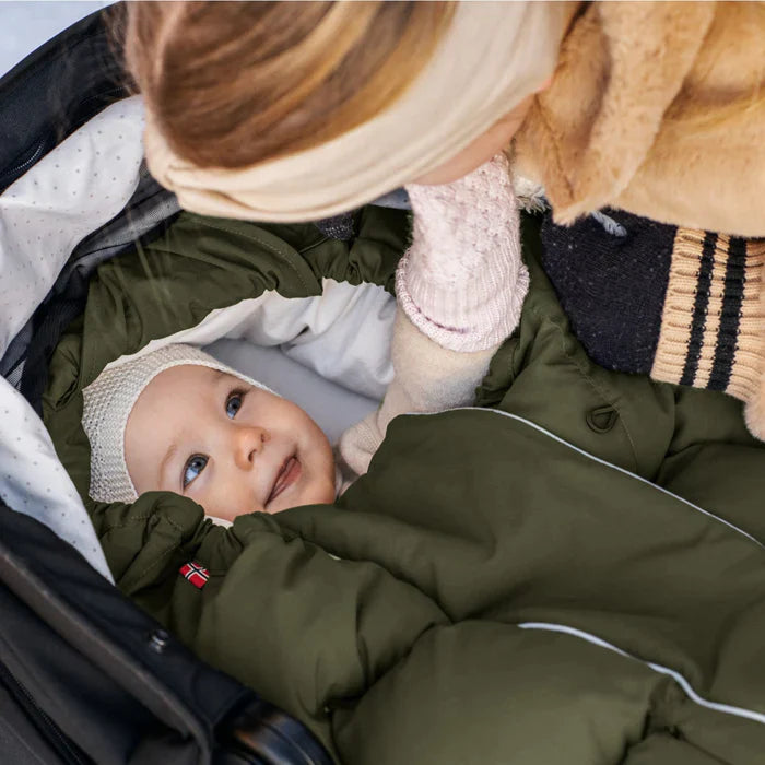 Co włożyć do wózka dla noworodka zimą, czyli pierwsze spacery w zimnie - Noski Noski