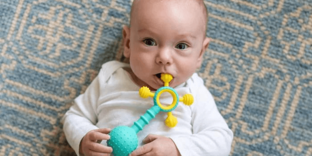 Jak wybrać gryzak dla dziecka? Gryzakowa wyprawka dla noworodka - Noski Noski