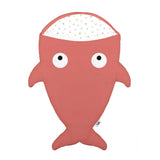 Śpiworek do spania Baby Bites Shark light Beach Coral, idealny do wózka i spacerówki, zapewnia komfort i bezpieczeństwo w 16-21°C.