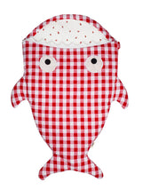 Śpiworek do spania Baby Bites Shark Red Vichy 1-18 m, idealny do wózka i spacerówki, cieplutki i przytulny dla dziecka.