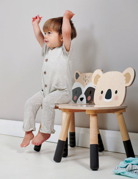 Stolik i krzesełko dla dziecka Tender Leaf Toys Szop, drewniane meble Forest, uroczy design dla pokoju dziecięcego.
