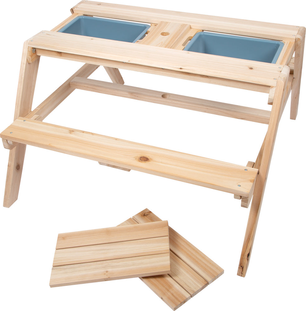 Pie pequeño: una mesa de madera para jugar en el jardín de la mesa de agua y arena