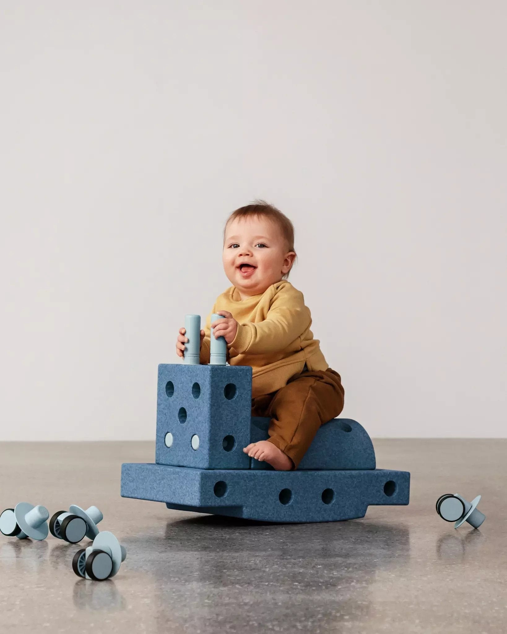 Curiosity Set module - creative blocks developing large, blue motor skills