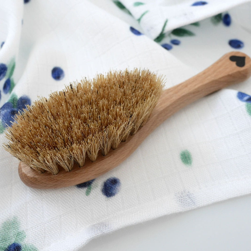 Lullalove: szczotka z naturalnego włosia + muślinowa myjka
