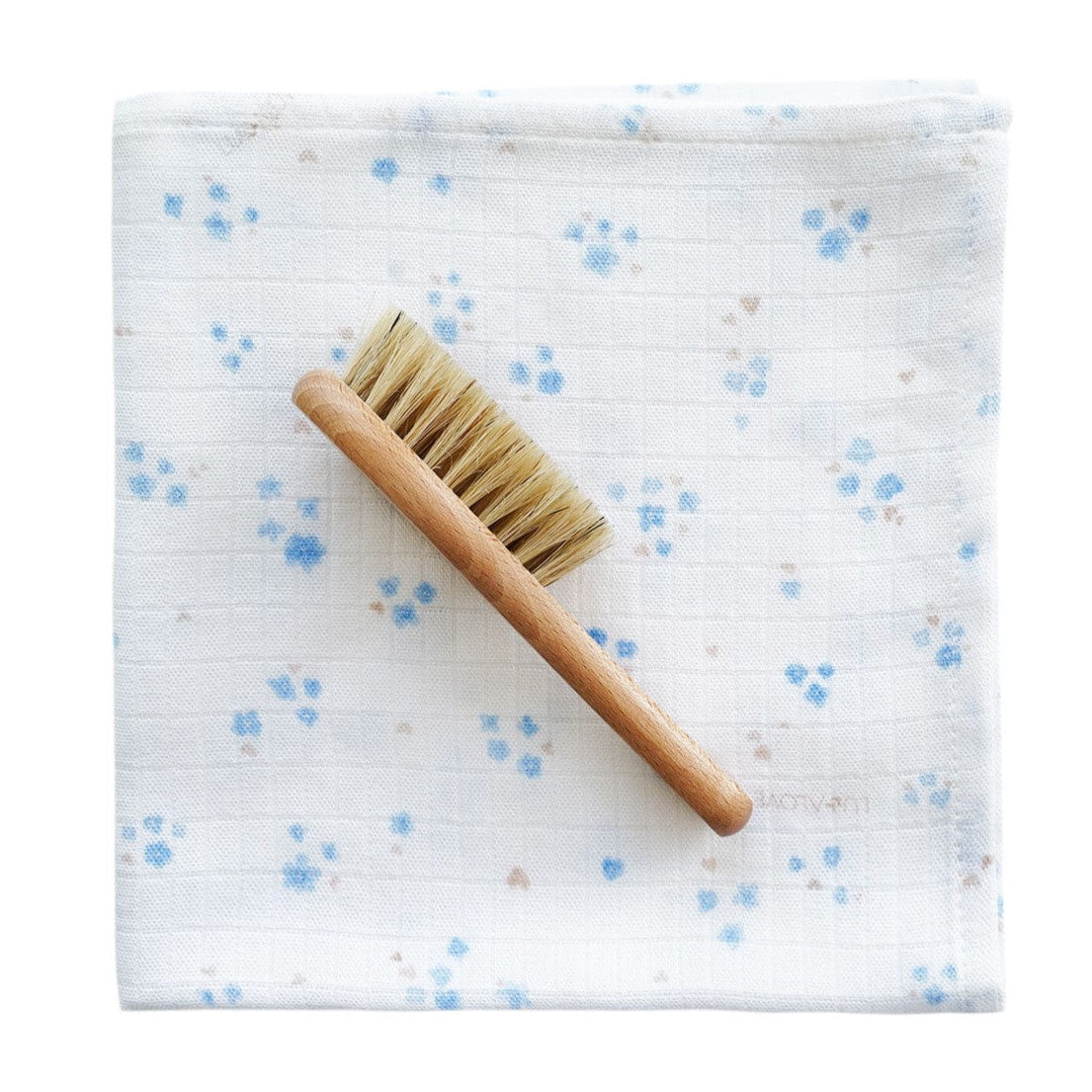 Lullalove: brush made of natural bristles + muslin washer