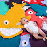 Żółty śpiworek Baby Bites Shark dla niemowląt 1-18 m, idealny do spania, wózka i spacerówki; ciepły i wielofunkcyjny.