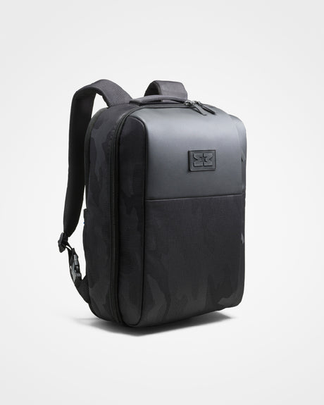 Plecak Minimeis HERO G5 Black, 28 l, skandynawski design, nosidełko dla dziecka, komfort i bezpieczeństwo na rodzinne wyprawy.